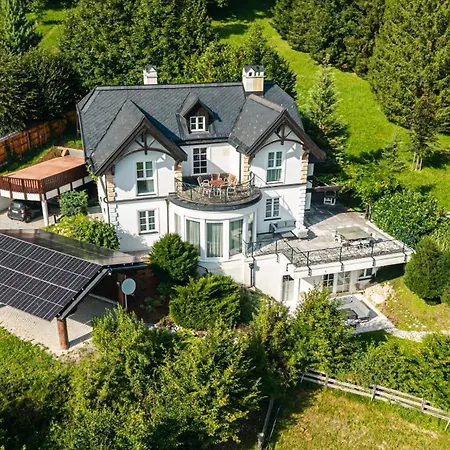 Victoria By Landluft *