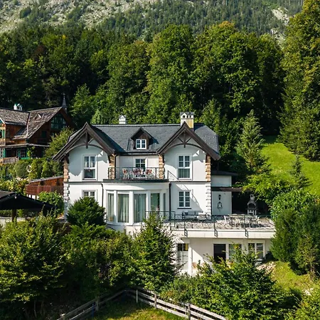 Victoria By Landluft *