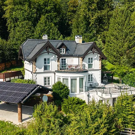 Victoria By Landluft *