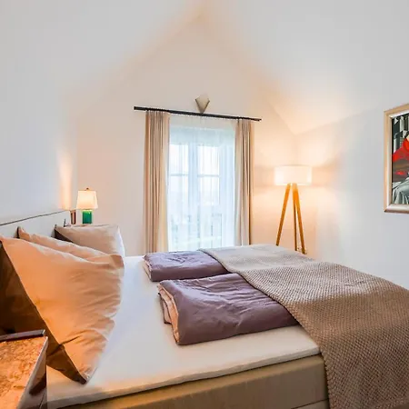 Victoria By Landluft