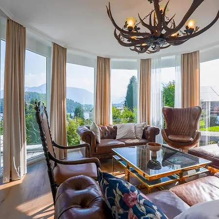 Victoria By Landluft *