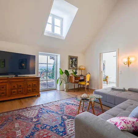 Victoria By Landluft