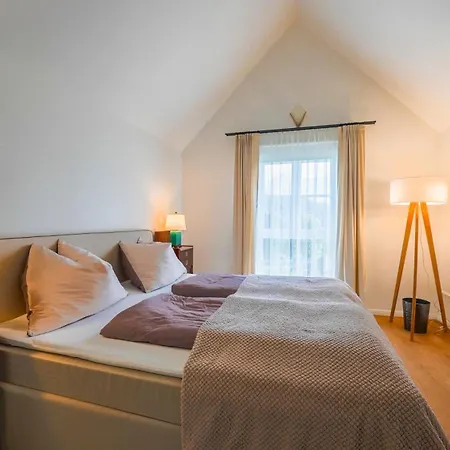 Victoria By Landluft *