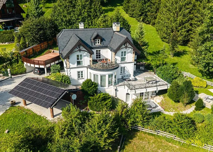 Victoria By Landluft *