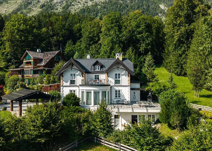 Victoria By Landluft *