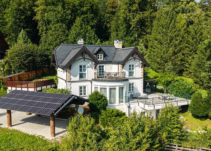 Victoria By Landluft *